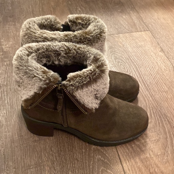 NWOB and never-worn Vintage Foundry Co. Olive Suede Faux Fur Boots Size 6.5 - Picture 2 of 11